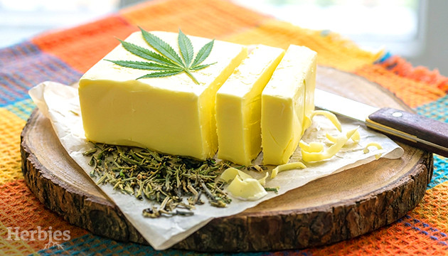 Wie man Cannabis-Stängel-Unkrautbutter herstellt wie man Weedbutter mit Stielen macht