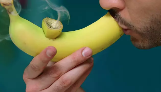 Haushaltsgegenstände zu rauchen
